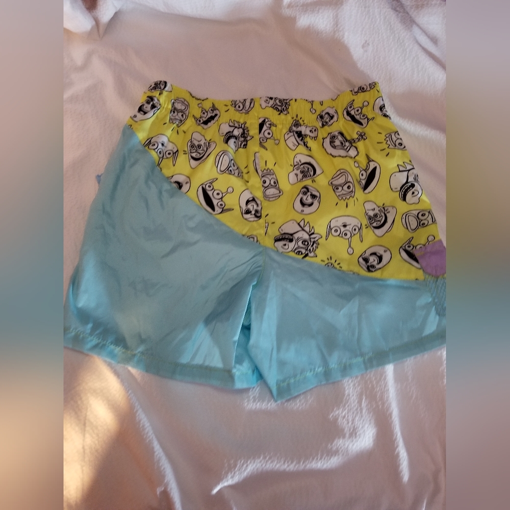 NWT AUTHETIC DISNEY SWIM TRUNK SHORTS WITH ZIPPER POCKETS 9/10 BOYS - Picture 8 of 10